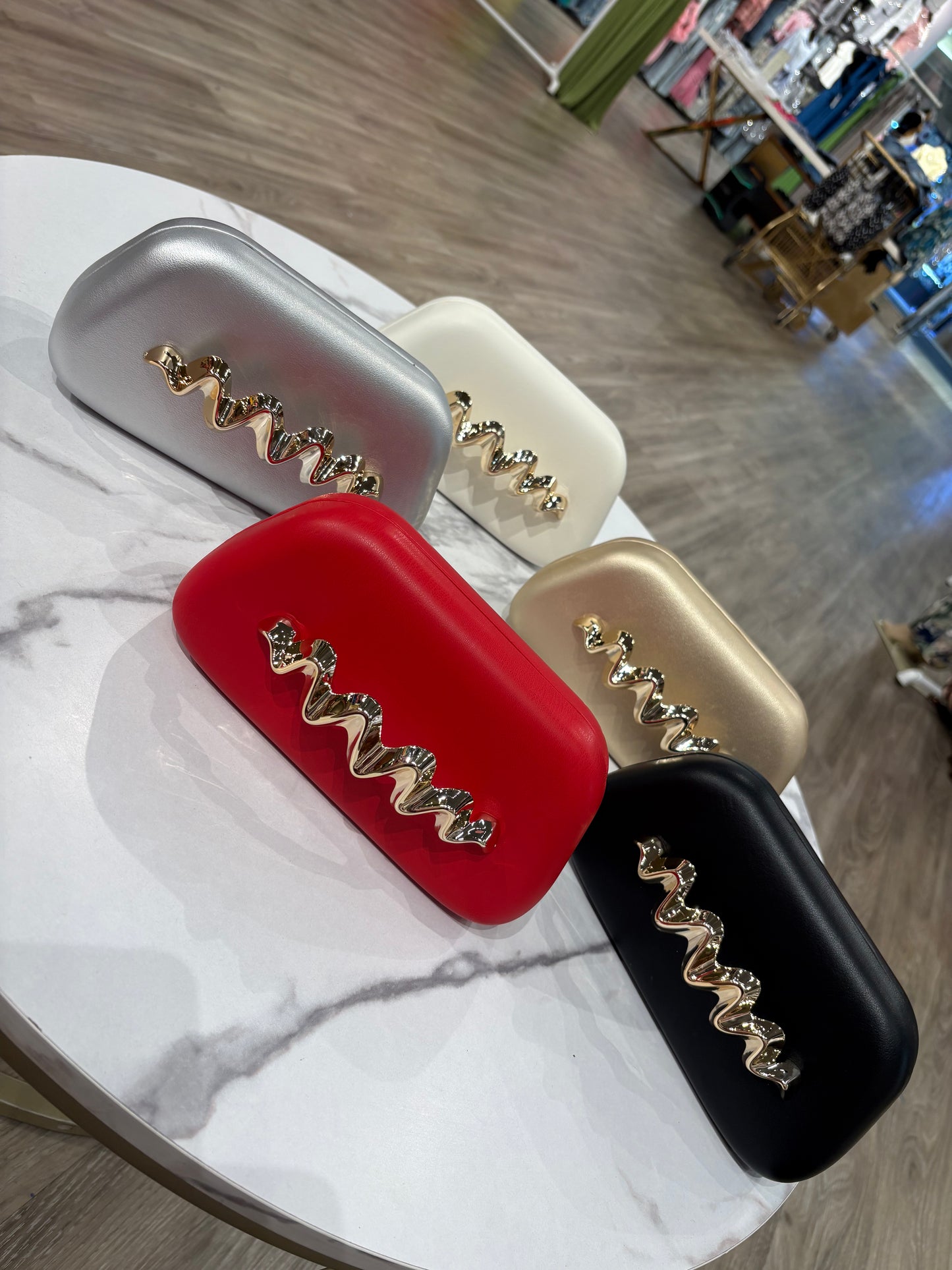 Lov Clutch